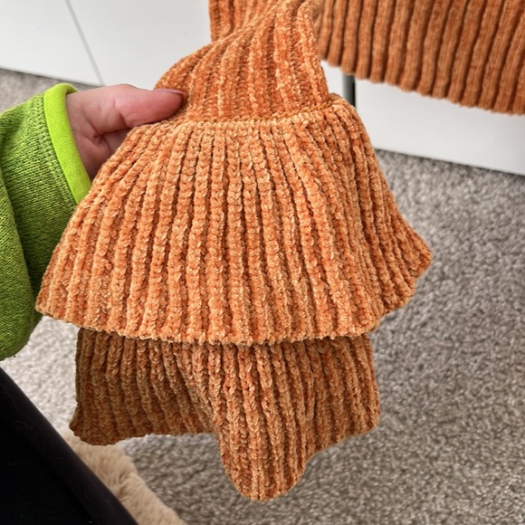 Forever 21 off the shoulder sweater - Picture 3 of 3